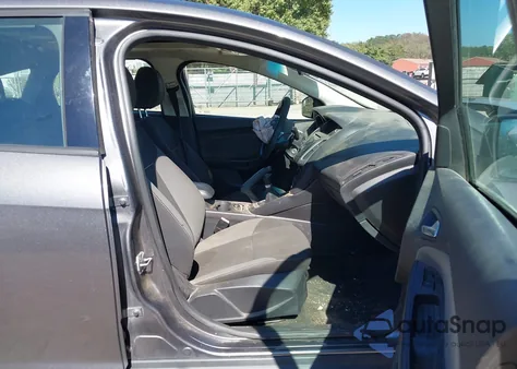 2013 Ford Focus Se z USA, uszkodzony, nr VIN 1FADP3K23DL218697